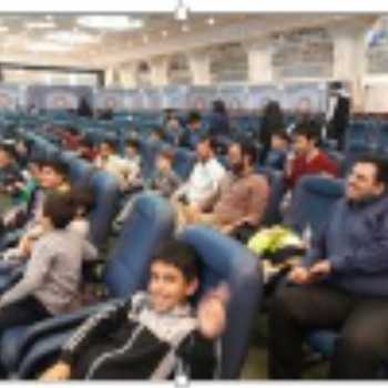 حضور دانش‌آموزان - دبستان ريان نورالهدي در مصلاي تهران